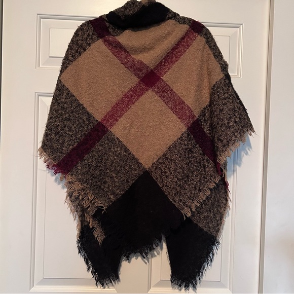 Modena OS Shawl - Picture 4 of 4